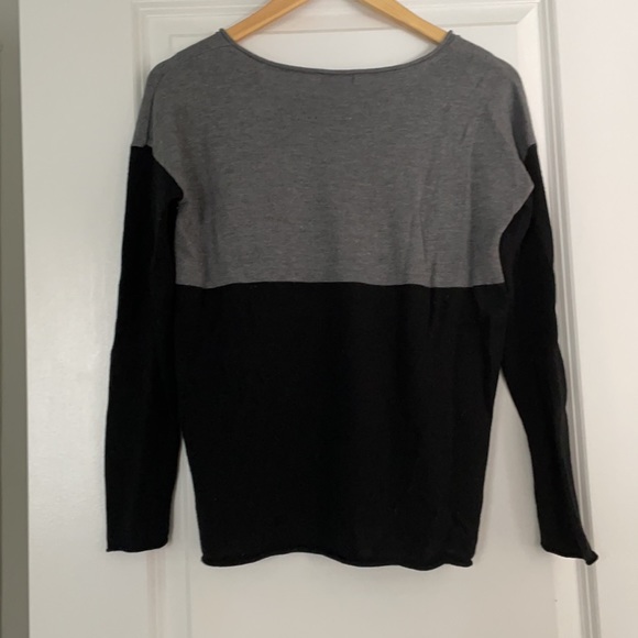 Splendid colour block sweater.  Size small - Picture 5 of 5